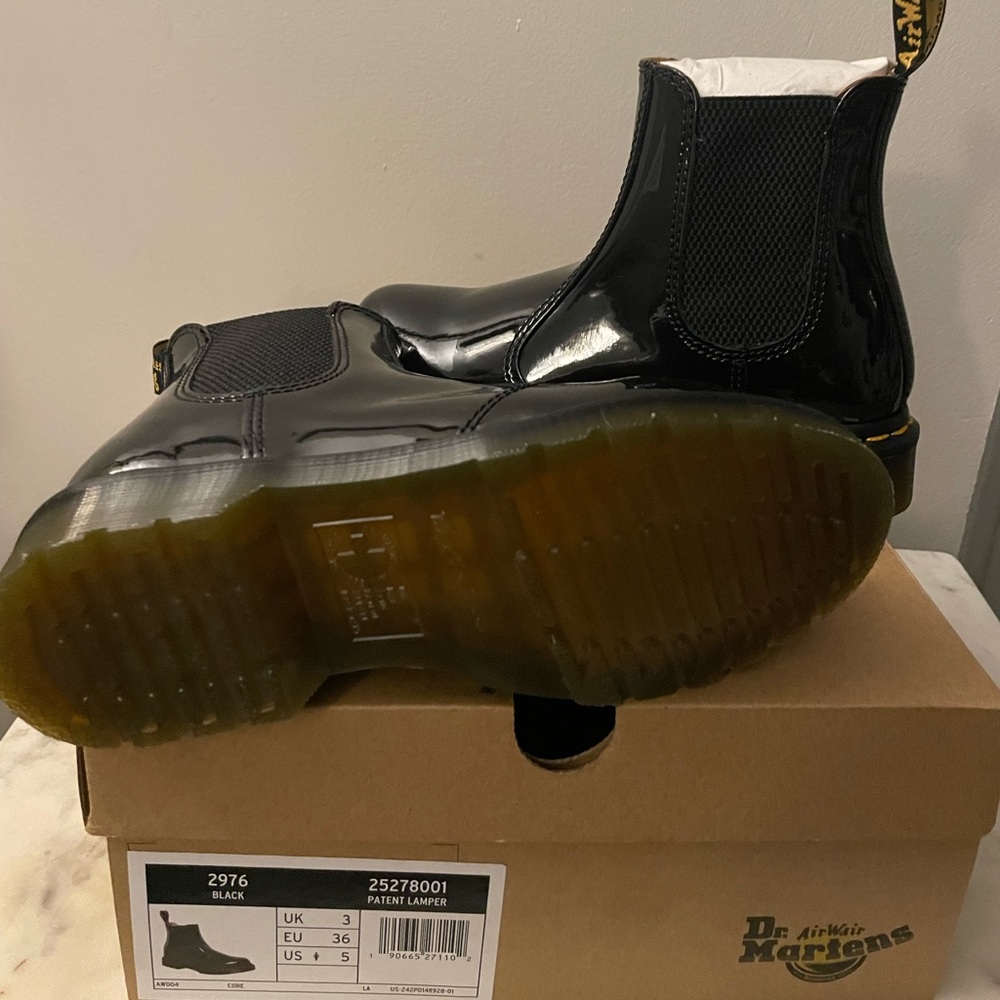 Doc Martens 2976 Leather Chelsea Boots size 5 *New*